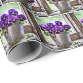Lila Pansy Bouquet in Pail Geschenkpapier (Rolleneckpunkt)