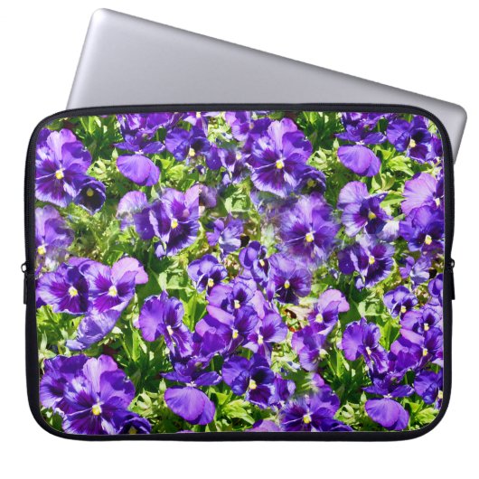 Lila Pansy Field, Laptopschutzhülle (Vorderseite)