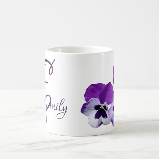 Lila Pansy floral Emily Name anpassbar boho Kaffeetasse (Mittel)