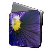 Lila Pansy-Makro-Foto elegant Laptopschutzhülle (Vorderseite Links)