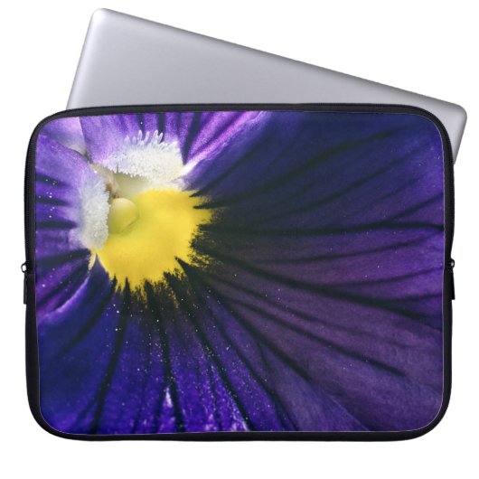 Lila Pansy-Makro-Foto elegant Laptopschutzhülle (Vorderseite)