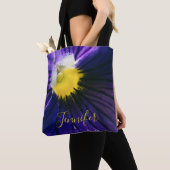 Lila Pansy-Makro-Foto modern Tasche (Von Nahem)