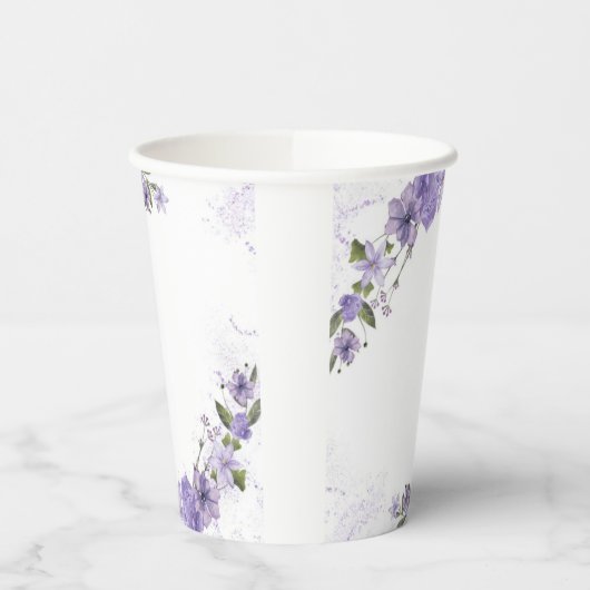 Lila Pappbecher (Links)