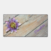 Lila Passiflora Blossom Weathered Wood Rustikal Schreibtischunterlage (Vorderseite)