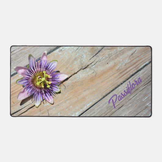 Lila Passiflora Blossom Weathered Wood Rustikal Schreibtischunterlage (Vorderseite)