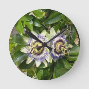 Lila Passionsblumen Wanduhr