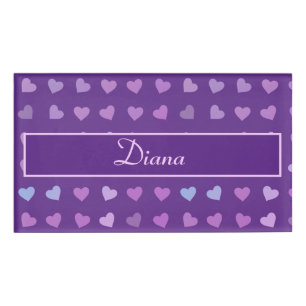 LILA PASTEL FARBIGE HERZEN PERSONALISIERT NAMENSCHILD