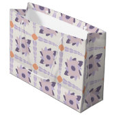 Lila Pastellfliese Große Geschenktüte (Vorderseite Schrägansicht)