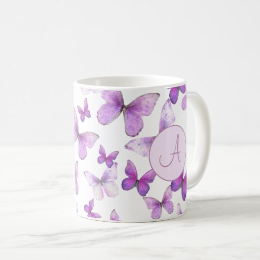Lila Pastelschmetterlinge Custom Mit Monogramm Kaffeetasse (VorderseiteRechts)