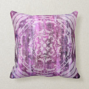 Lila Patina: Mandala und Diamanten Kissen
