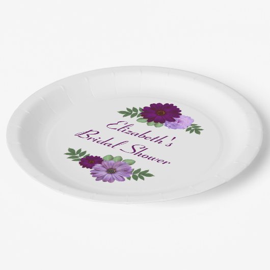 Lila Peony Floral Brautparty Pappteller (Schrägansicht)