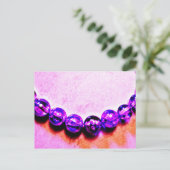 Lila Perlen Einladungspostkarte (Stehend Vorderseite)