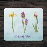 Lila Personalisierte Ire mit Namen Mousepad<br><div class="desc">Wenn Sie gerne im Frühling Irisen oder schöne Vintage Botanische Drucke, können Sie dieses hübsche Mousepad genießen. Lieben Sie Ihren Schreibtisch mit drei Reisen in verschiedenen Tönen auf, mit Ihrem Namen in einem skurrilen Skript am unteren Ende. Geben Sie Ihren Namen, den Namen Ihres Empfängers oder eine andere Nachricht ein....</div>