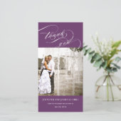 Lila Personalisiertes Script Foto Hochzeit Vielen Dankeskarte (Stehend Vorderseite)