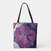 Lila Petunia-Blume von Georgia O'Keeffe Tasche (Rückseite)