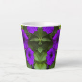 Lila Petunia - Latte Tasse (Vorderseite)