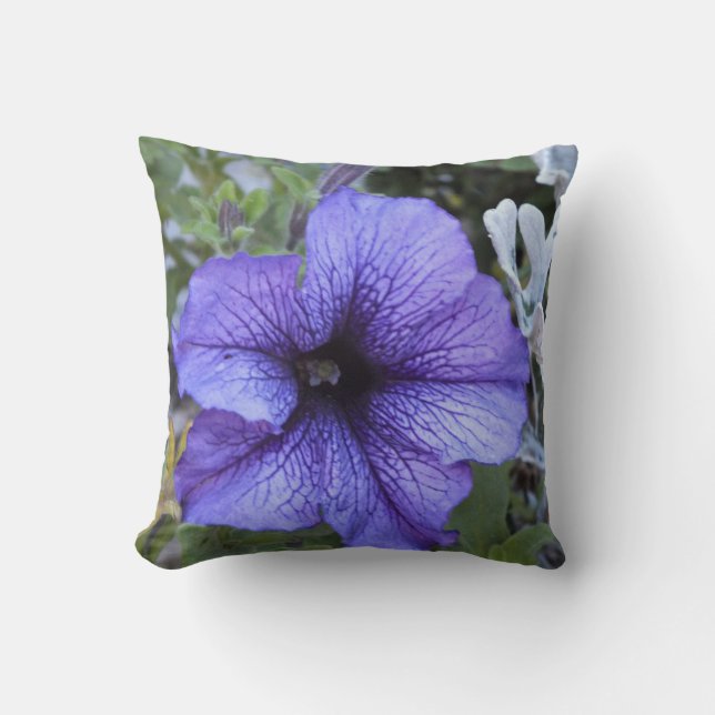 Lila Petunia Pillow Kissen (Vorderseite)