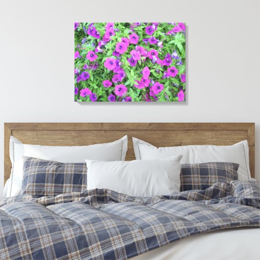 Lila Petunias-Leinwand Leinwanddruck (Insitu (Schlafzimmer))