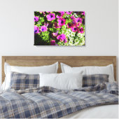 Lila Petunias Leinwanddruck (Insitu (Schlafzimmer))