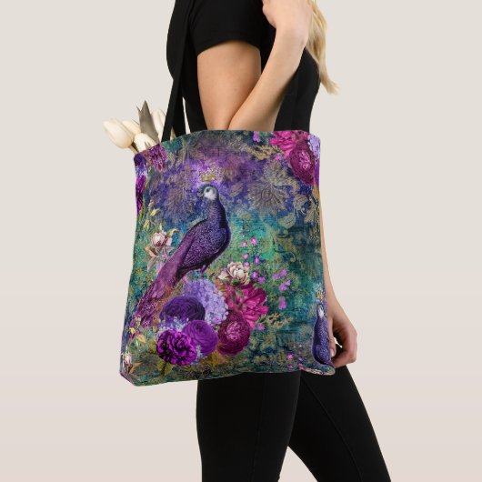Lila Pfau mit Blume Tasche (Von Nahem)