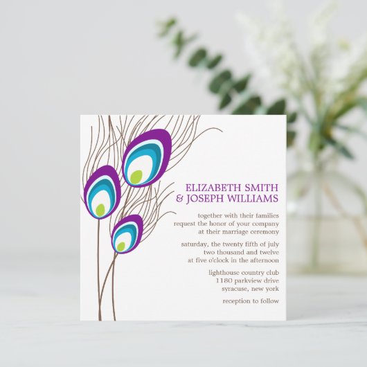 Lila Pfauenfeathers Wedding Einladung (Stehend Vorderseite)