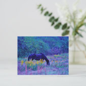 Lila Pferd im Regenbogenfeld Postkarte (Stehend Vorderseite)