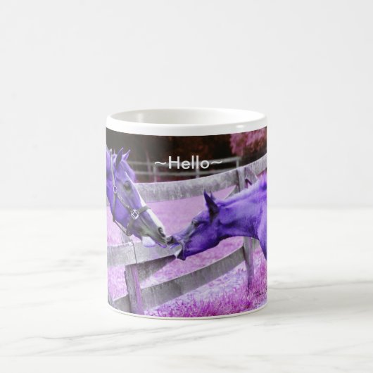Lila Pferde sagen Hallo Tasse (Mittel)