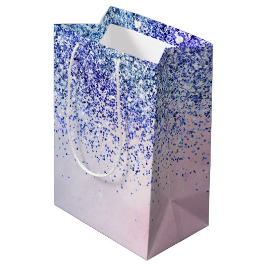 Lila Pink Blue Ombre Glitzer Mittlere Geschenktüte (Rückseite Schrägansicht)