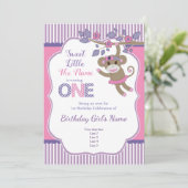 Lila Pink Sock Affe zum Geburtstag Einladung (Stehend Vorderseite)