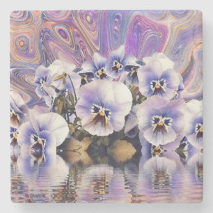 Lila Pink Weiße Stiefmütterchen in der Nähe von Wa Steinuntersetzer