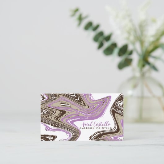 lila Pinselstriche und Schokoladenstriche Visitenkarte (Stehend Vorderseite)