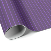 Lila Pinstreifen Geschenkpapier (Rolleneckpunkt)