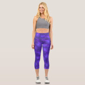 Lila Planeten, Muster des modernen Fraktals Capri Leggings (Vorderseite)