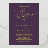 Lila Plum Gold Foil Monogramm Minimalistische Hoch Folieneinladung (Vorderseite)