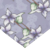 Lila Poinsettias & Snowflakes Weihnachten Tischdecke (Schrägansicht)