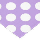 Lila Polka Dots, Polka Dot Pattern, Dots, Dotter Tischdecke (Schrägansicht)