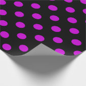Lila Polka-Punkte im Schwarzen Hintergrund Geschenkpapier (Ecke)