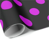 Lila Polka-Punkte im Schwarzen Hintergrund Geschenkpapier (Rolleneckpunkt)