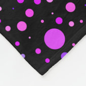 Lila Polkapunkte des personalisierten Fleecedecke (Ecke)