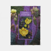 Lila Prickly Birne Opuntia Kaktus Gelbe Blüten Fleecedecke (Vorderseite)