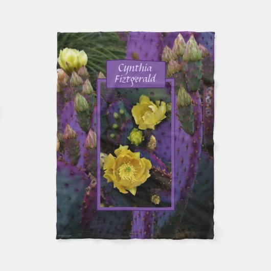 Lila Prickly Birne Opuntia Kaktus Gelbe Blüten Fleecedecke (Vorderseite)