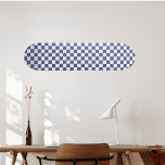 Lila Prüfmuster Skateboard<br><div class="desc">Mit unserem Retro-Skateboard fahren Sie stilvoll und mit einem lila Schachbrettmuster, das Sie in die krasse Atmosphäre der 90er und frühen 2000er zurückversetzt. Dieses Skateboard ist eine perfekte Mischung aus Nostalgie und moderner Performance, gefertigt mit hochwertigen Materialien für eine sanfte und angenehme Fahrt. Mit diesem beeindruckenden Skateboard, das den Geist...</div>