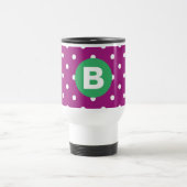 Lila Punkte-Muster grünes Monogramm Reisebecher (Mittel)