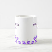 Lila Puppy-Paw-Drucke mit benutzerdefiniertem Text Kaffeetasse (Mittel)