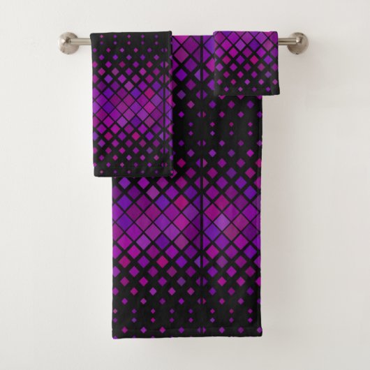 Lila Quadrate auf schwarz Badhandtuch Set (Insitu)