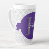 Lila Quatrefolie Personalisiert Latte Tasse (Linke Ecke)