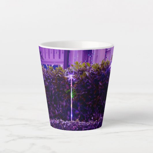 Lila Rainbow Blume Lights Latte Tasse (Vorderseite)