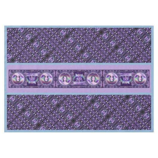 Lila Regenmärchen Tischdecke (Vorderseite (Horizontal))