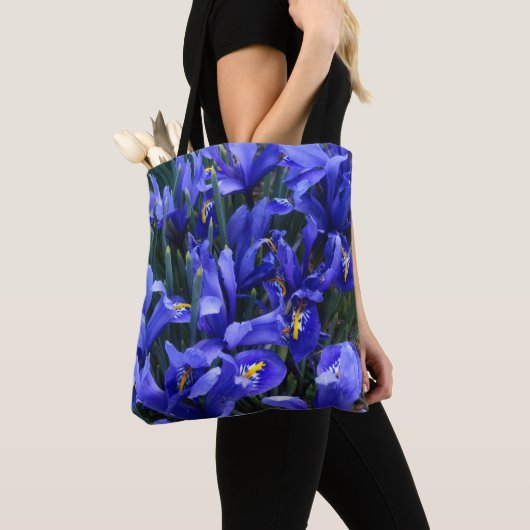 Lila Reticulated Irises Floral Tasche (Von Nahem)