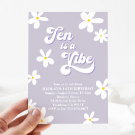 Lila Retro Daisy 10 ist ein Geburtstag Einladung